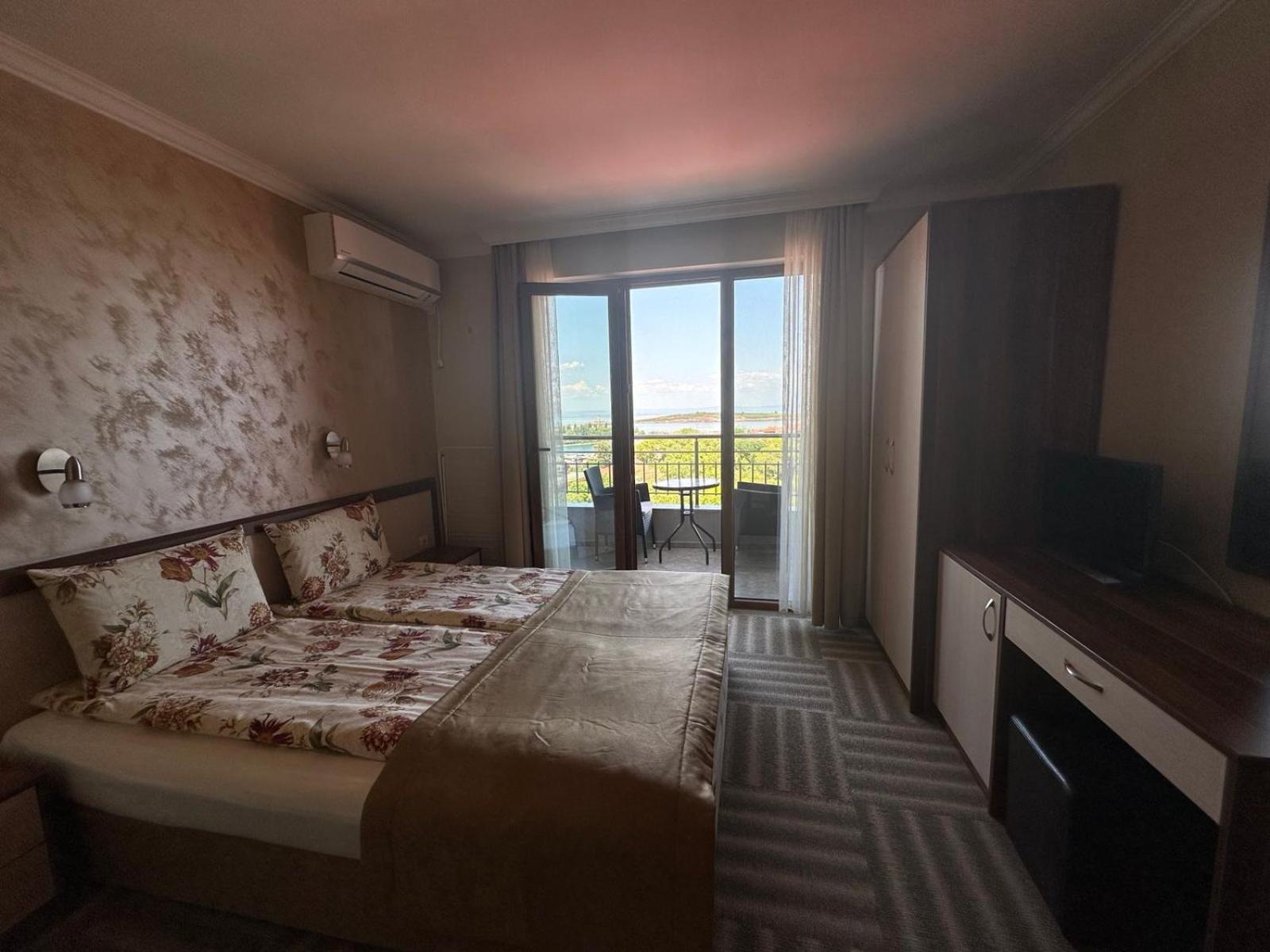 Family Hotel Radiana Sozopol Exterior foto